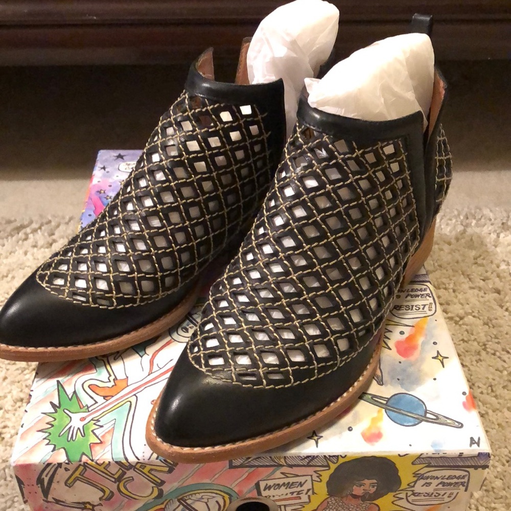 Jeffrey Campbell black taggart booties size 7.5